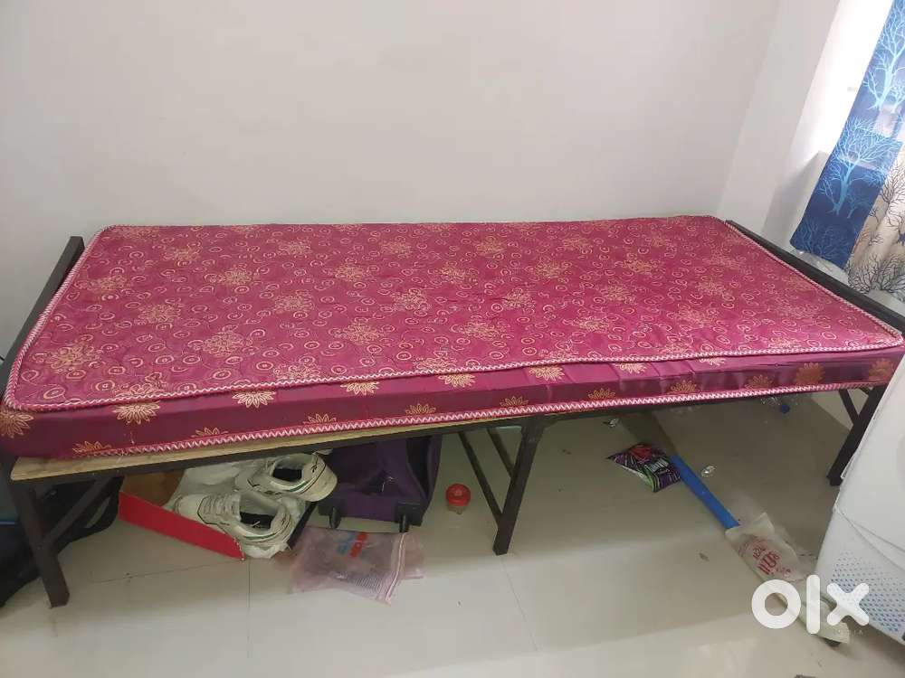 Foldable bed and premium mattress