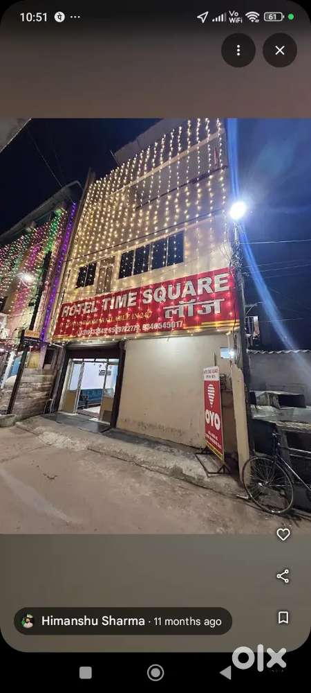 झाडू पोछा करने के लिए 2 लेडीज