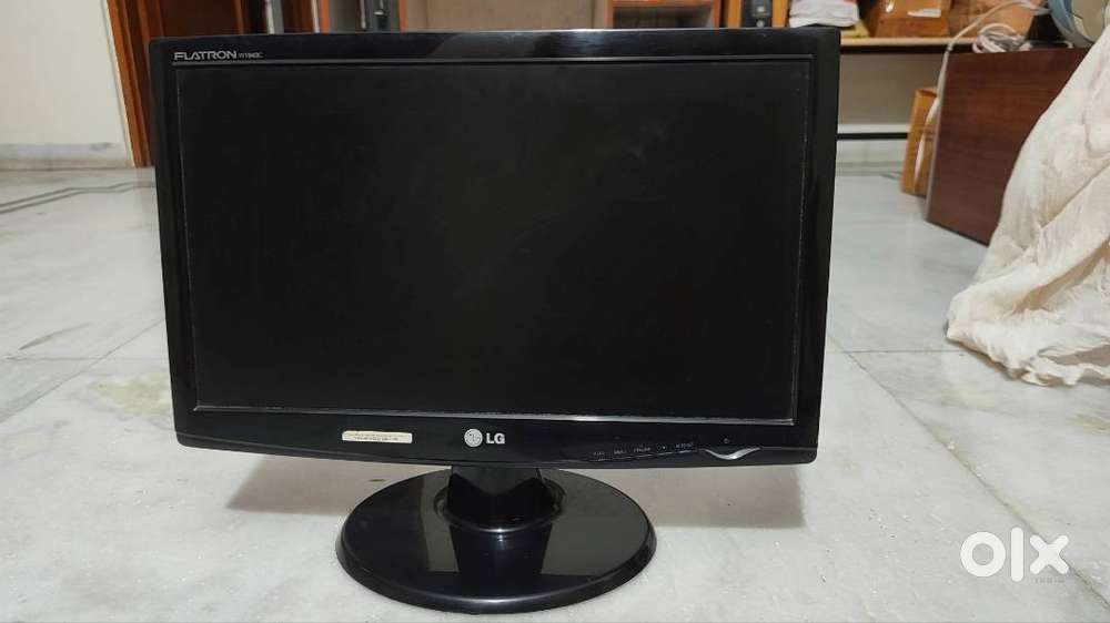 18.5'' LG Electronics Monitor with Stunning Clarity and Speed