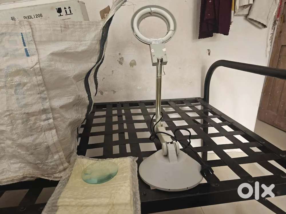 LED Magnifying Table Lamp