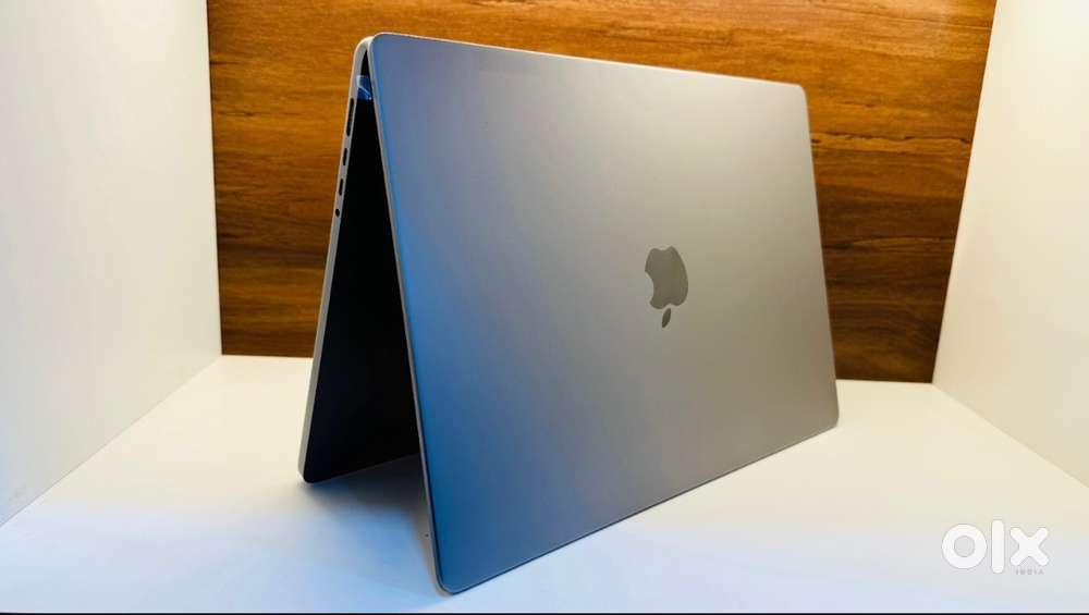 Apple Macbook Pro A2485  M1 Max Chip 24Core GPU  Faster GPU than M4