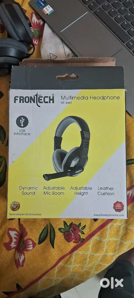 Frontech headphones and Fingers headphones
