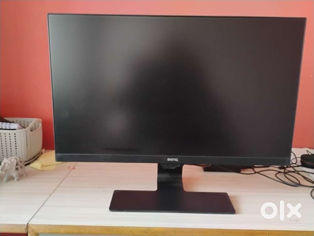 1.5yrs old BenQ GW2480 24 inch for sale(additional keyboard) in 5500