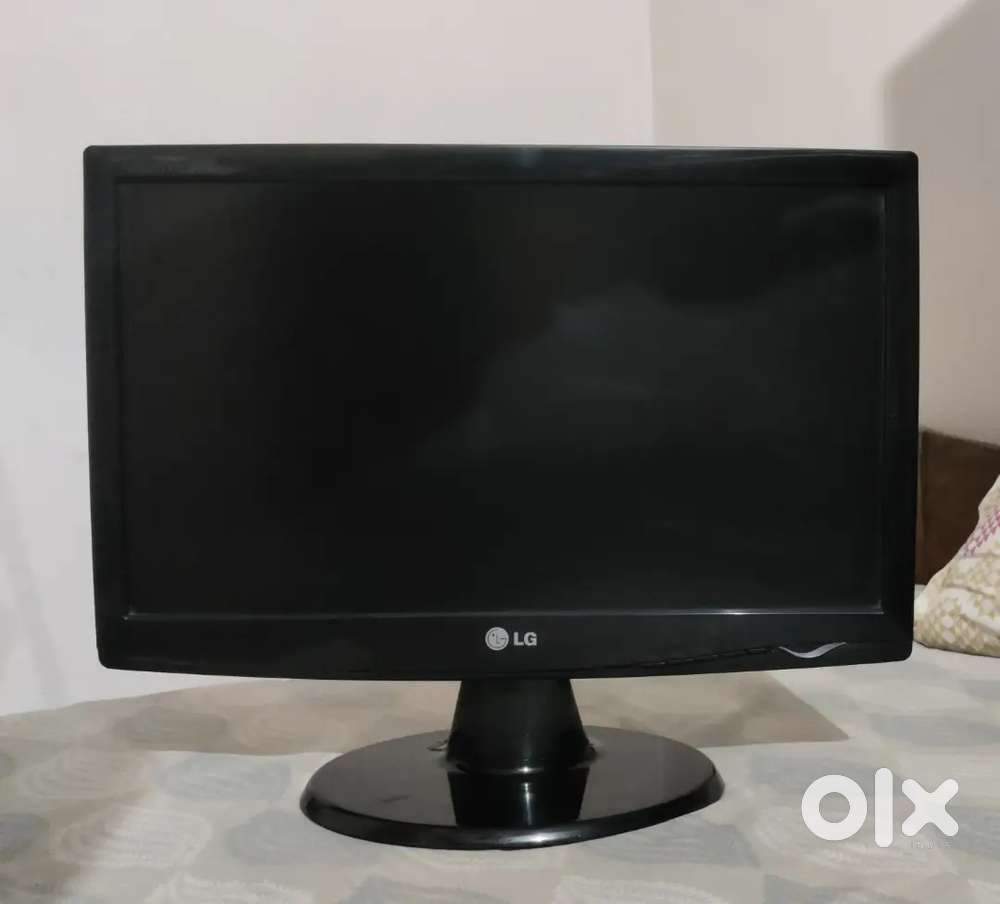LG 18.5 LCD Display at 2600/-