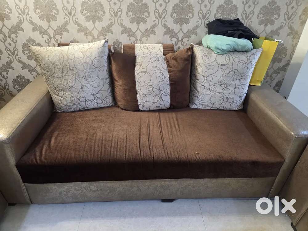 7 Seater Sofa with centre table and cushions