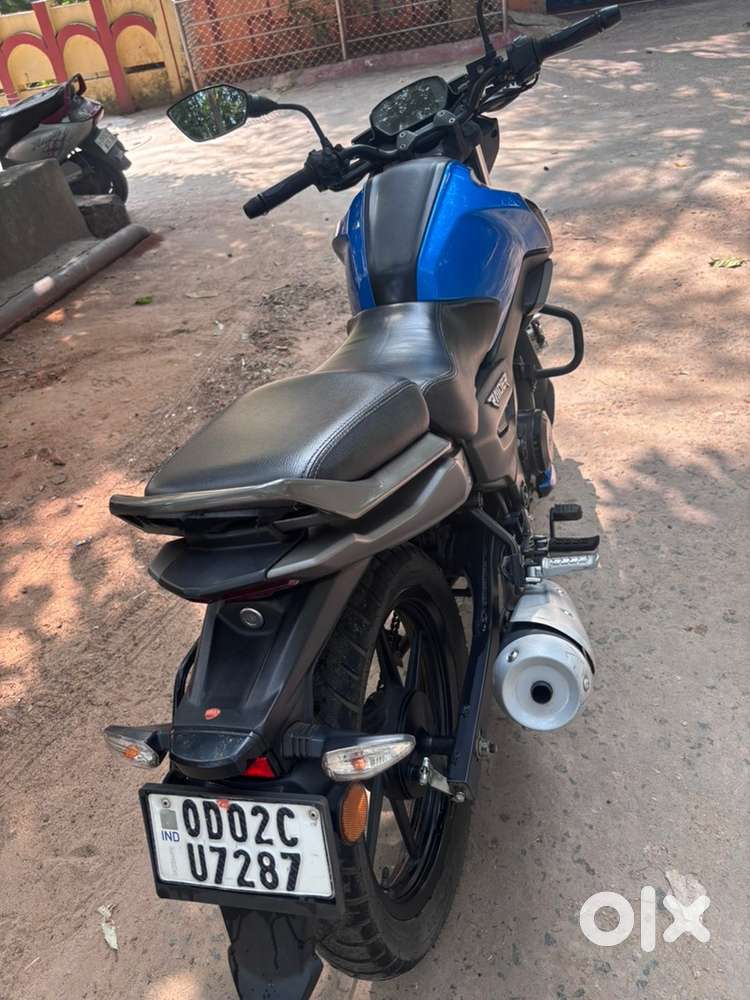 Built-in Bluetooth for easy pairing with smartphone