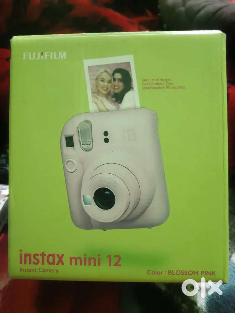 Fujifilm Instax mini 12 camera + sketch