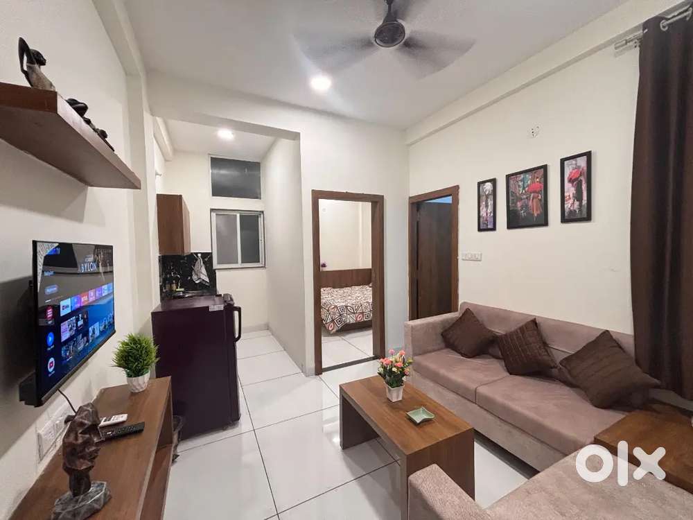 Zero Brokrage !! Fully furnished 1 BHK flat in Vijay nagar 78 scheme