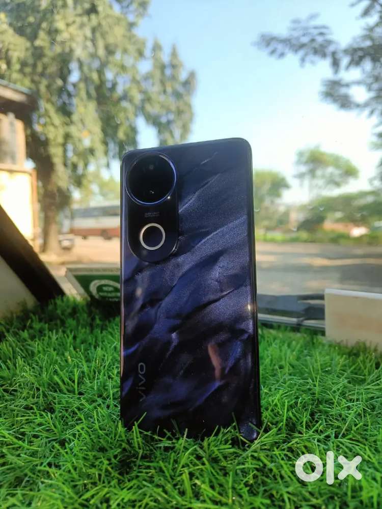 मोबाईल विकणे आहे vivo v50e