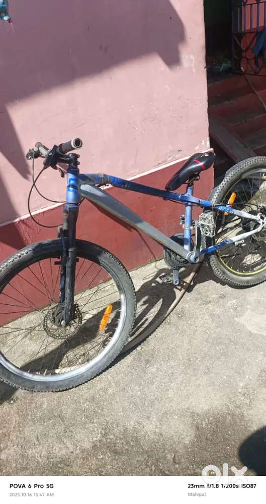 Hydraulic brake stunt cycle