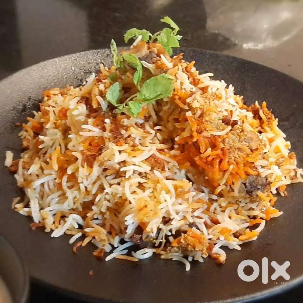 Kitchen helpers and waiters for North Goa