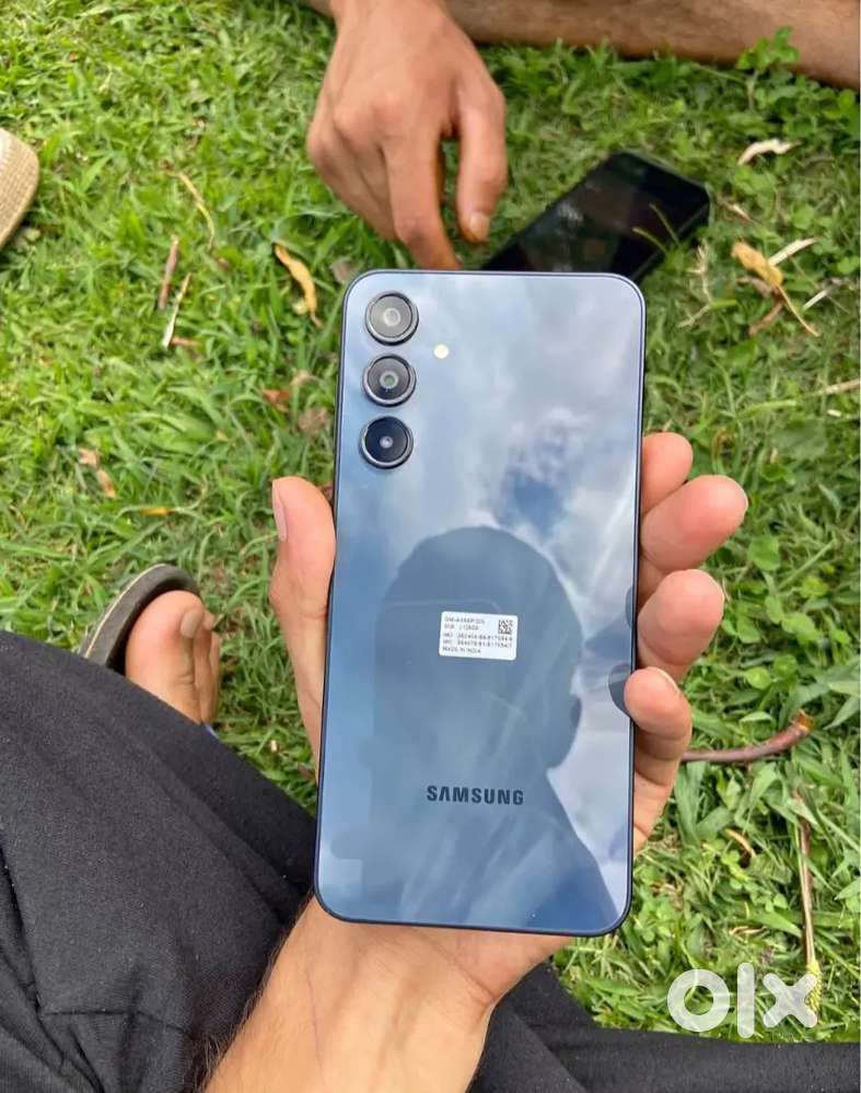 WANT TO SELL MY SAMSUNG A16 WITH BILL BOX ND CABLE VD FINANCE