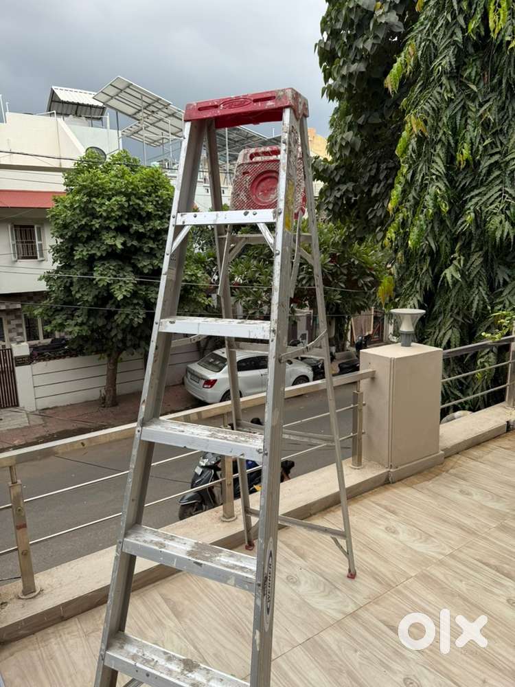 Sturdy Aluminum Ladder