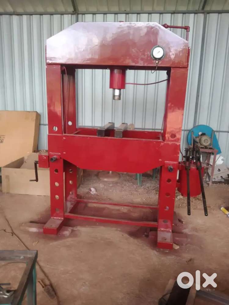 Hydraulic press machine (60 ton)