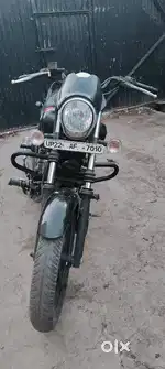 Bajaj avenger 220 street
