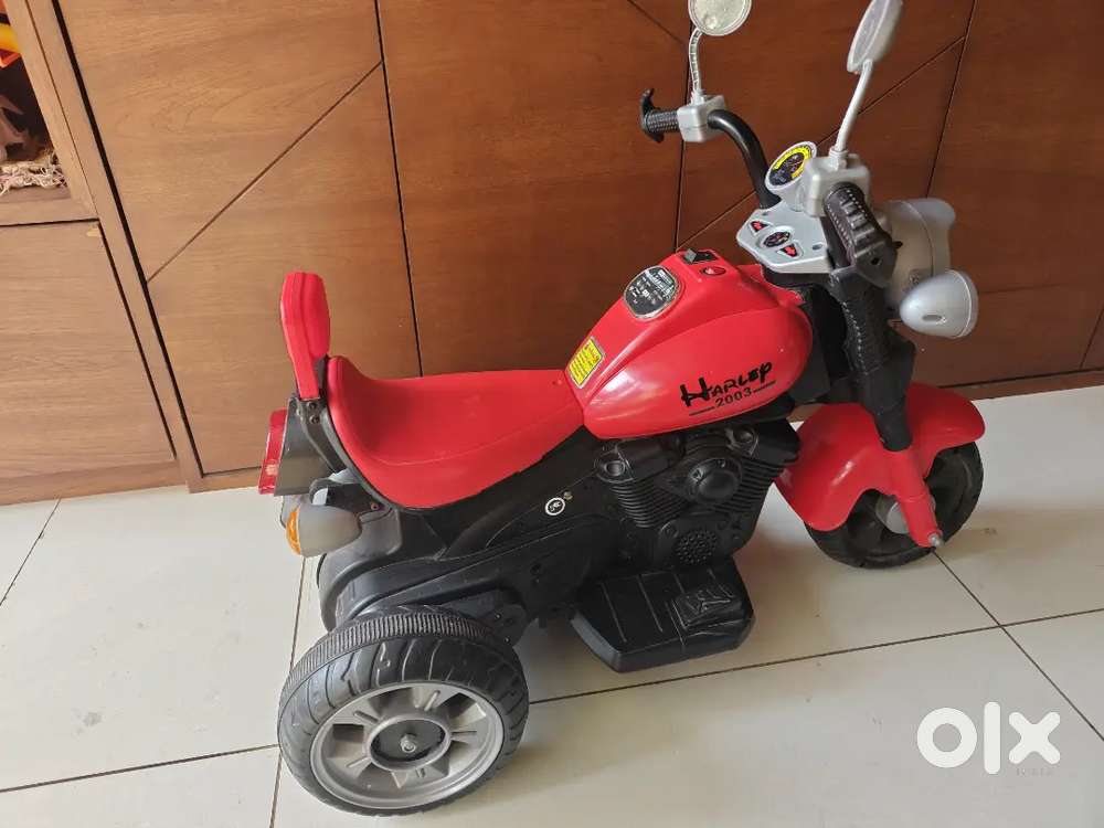 Kids battery scooter