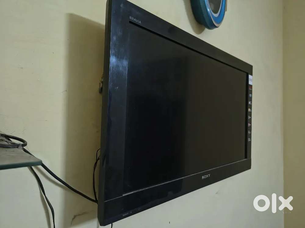 Sony Bravia BX32 – 32 Inch LCD TV  Excellent Condition  HDMI, USB,