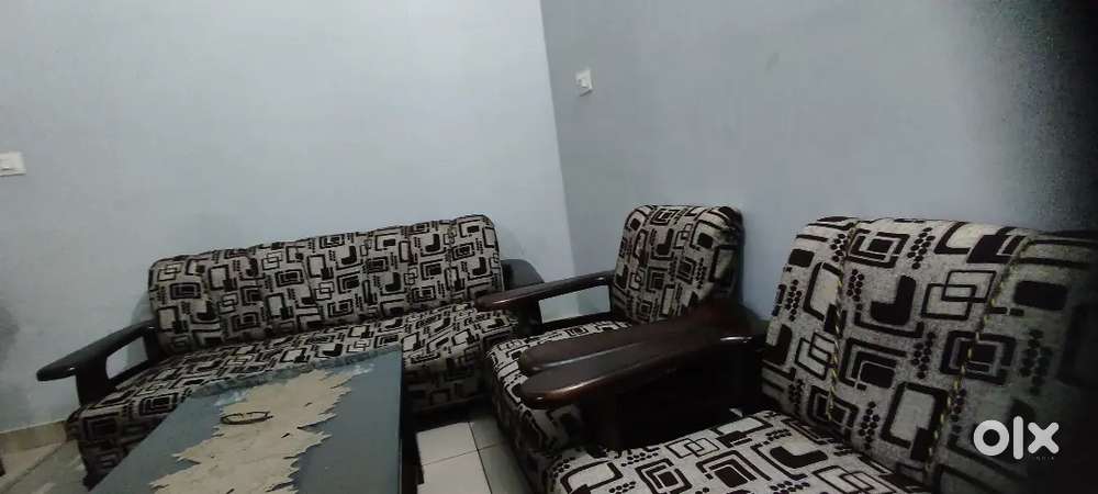 5 seater Sofa with table