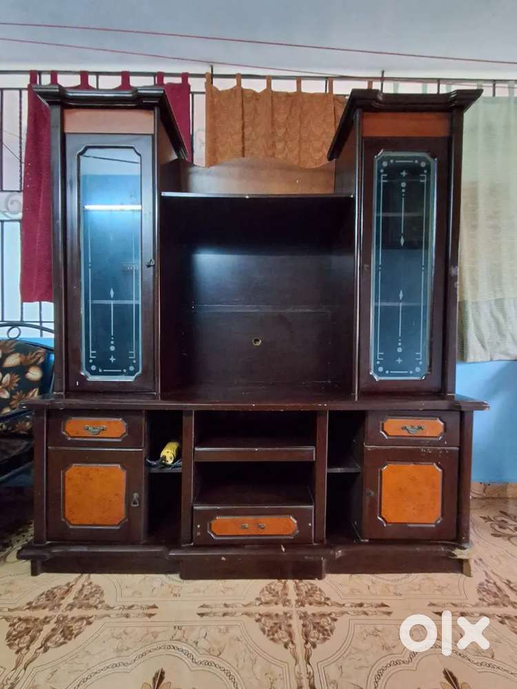Sale of Grand big TV table