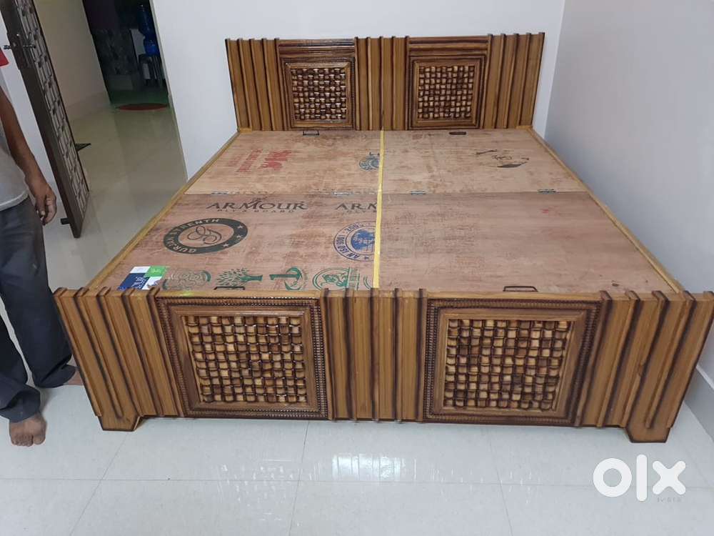 King size box bed having size6/7