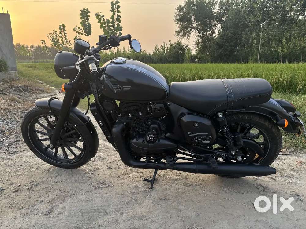 Koi v damage nhi hai sath k tyre hai koi v kaam  hone wala nhi hai