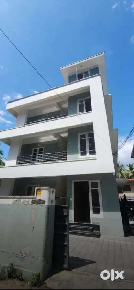 1 room is for rent in 3bhk apartment only for bachelor boys