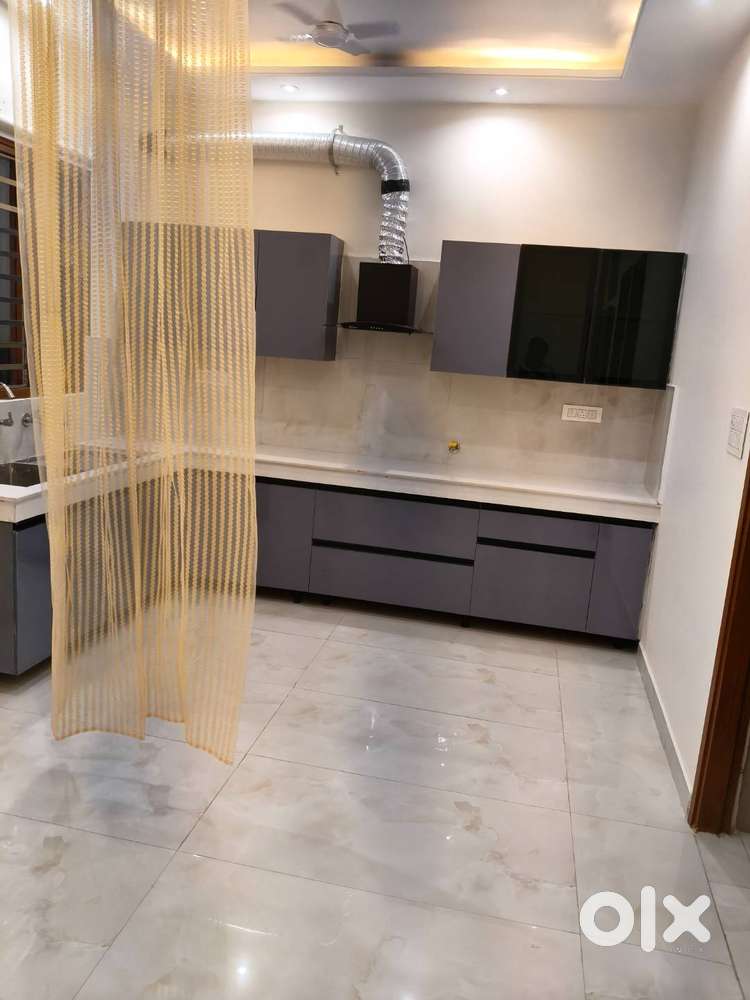 New luxury 2bhk 130gaj 1 ac semi furnished flat peermuchala dhakoli