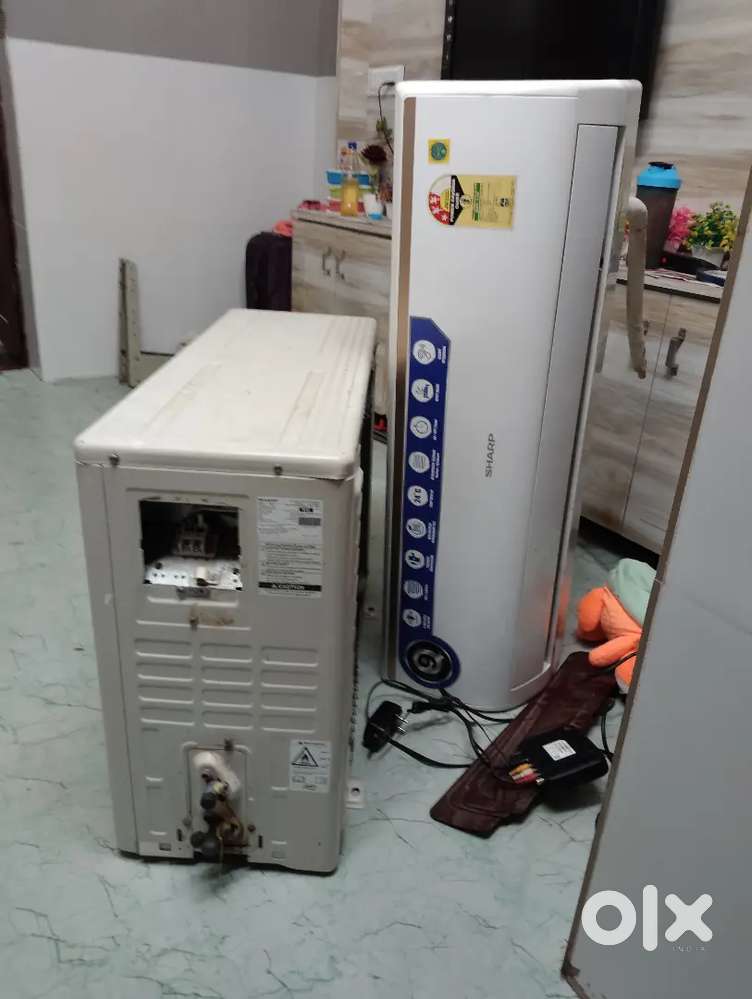 GOOD CONDITIONAL AC  6 monts ac