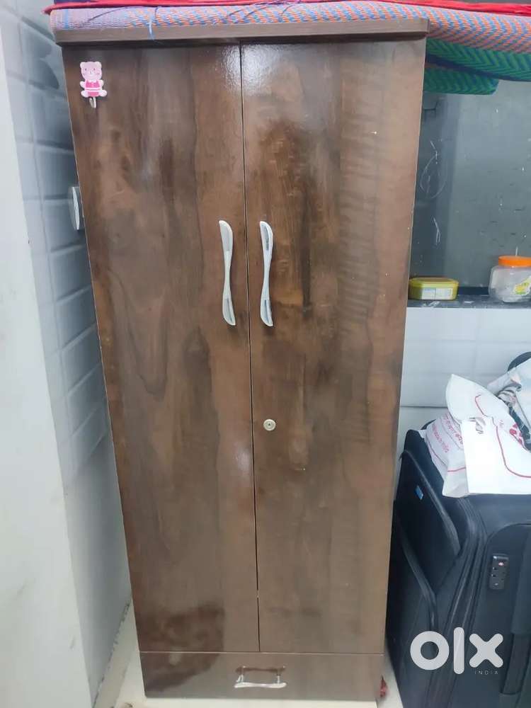 Wooden couberd / wardrobe in good condition