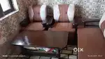 सोफा सेट टेबल के साथ