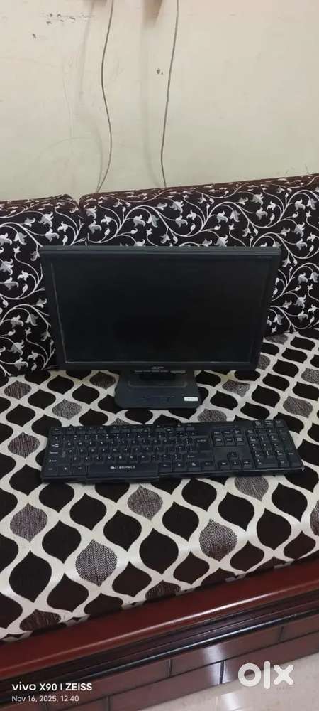 ACER company Monitor with wireless keyboard