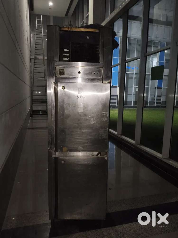 Double door commercial fridge