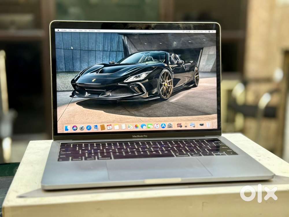 Apple MacBook Pro 13”  i5 / 8GB / 256GB SSD touch bar