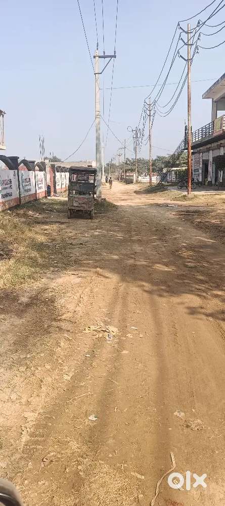 Jevar RR colony ke pass dukaan hai jo bik rahi hai