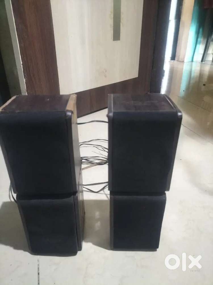 4 High quality satellite speakers