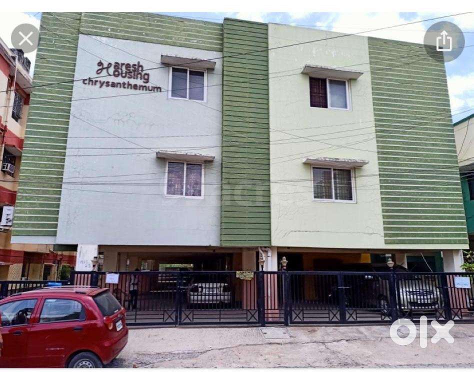 3 bhk flat on 60 feet residential posh area at camp road