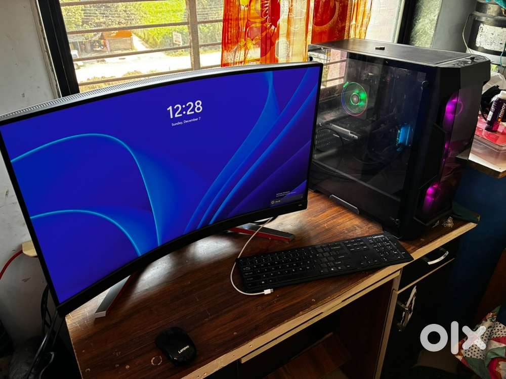 Havvy PC Setup for video editor Ryzen 7 24GB Ram 32 inch 144hz monitor