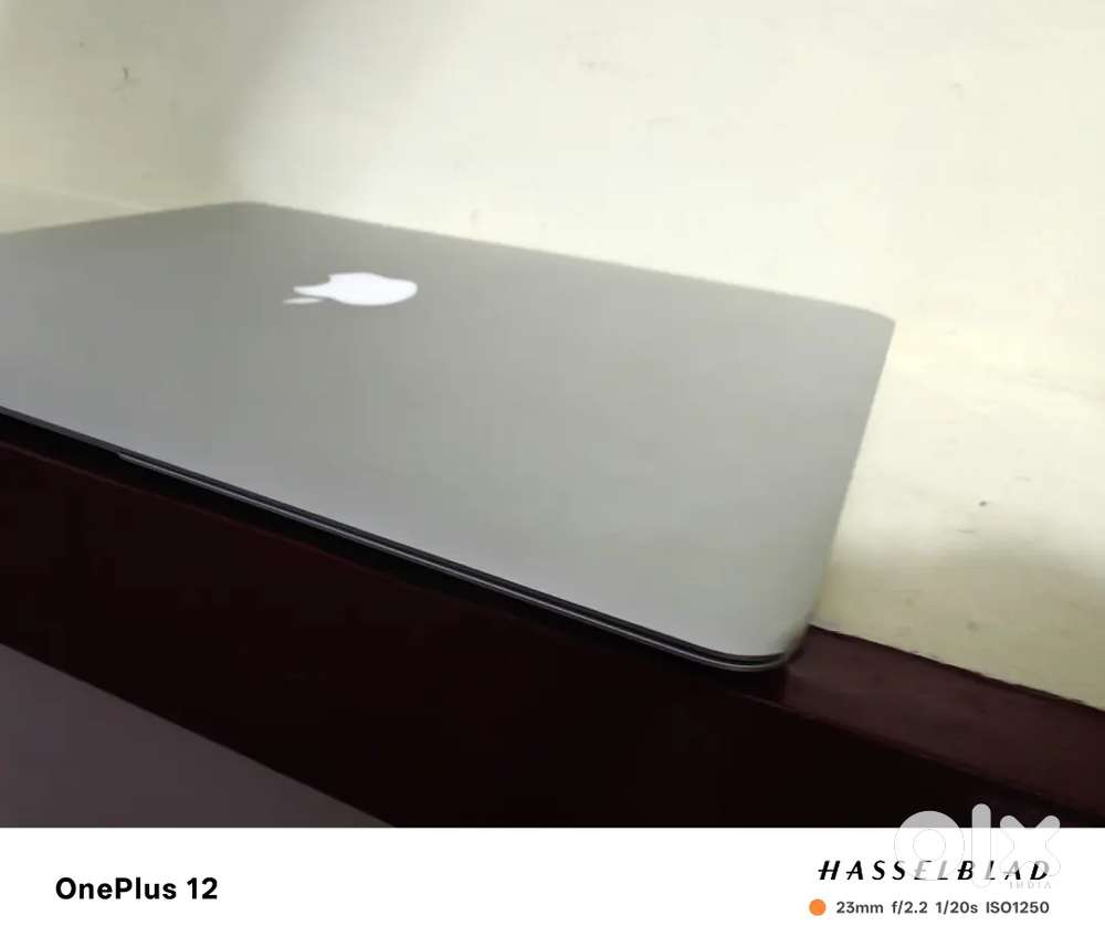 Mac book air 8gb 256gb 2015 model neat condition