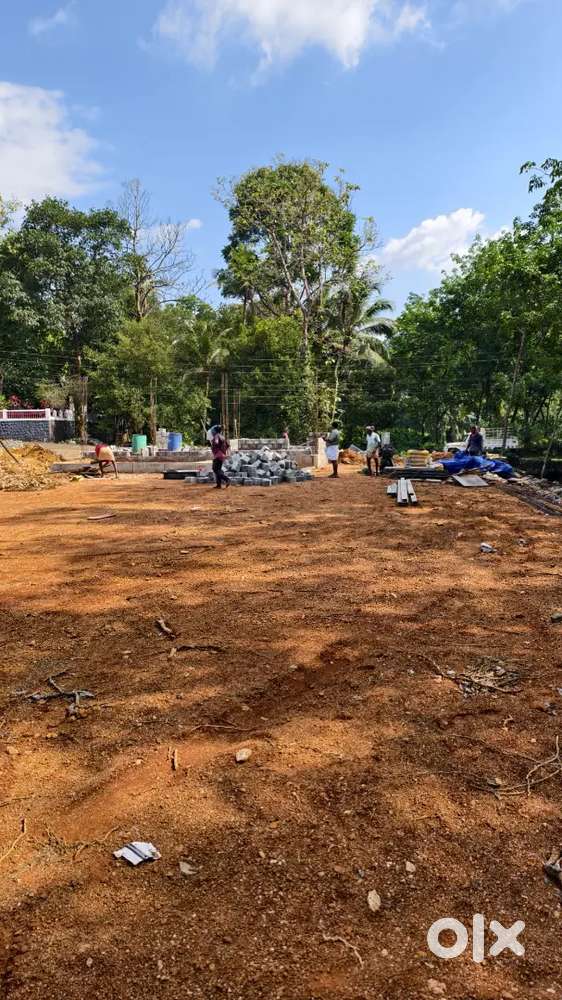 പാലാ തൊടുപുഴ ഹൈവേയിൽ ഹൗസ് പ്ലോട്ടുകൾ വിൽപ്പനയ്ക്ക്