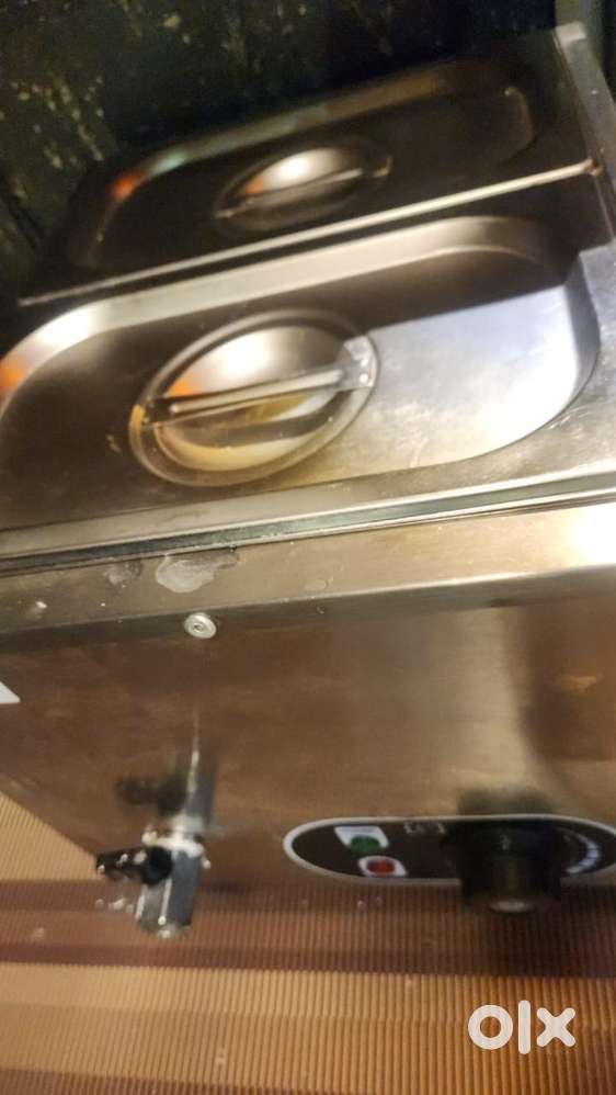 Premium chocolate melter with pots