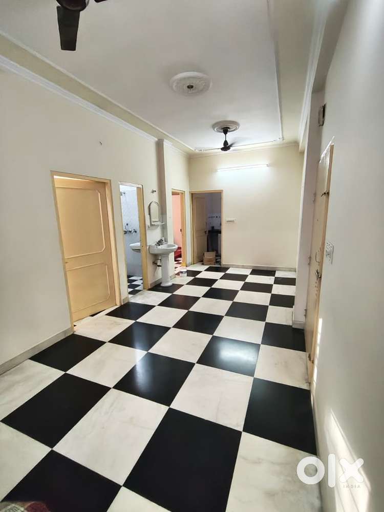 1 room available in 2 bhk 1 room occupied by male
