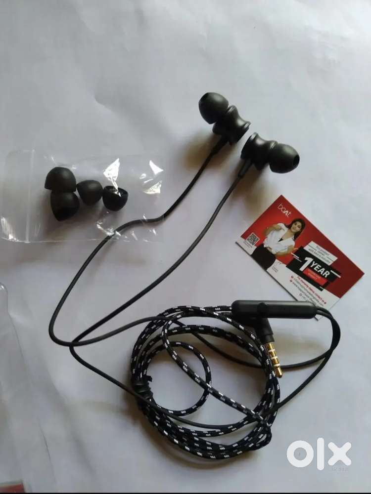 boAt Bassheads 152 in Ear Wired Earphones with Mic(Active Black