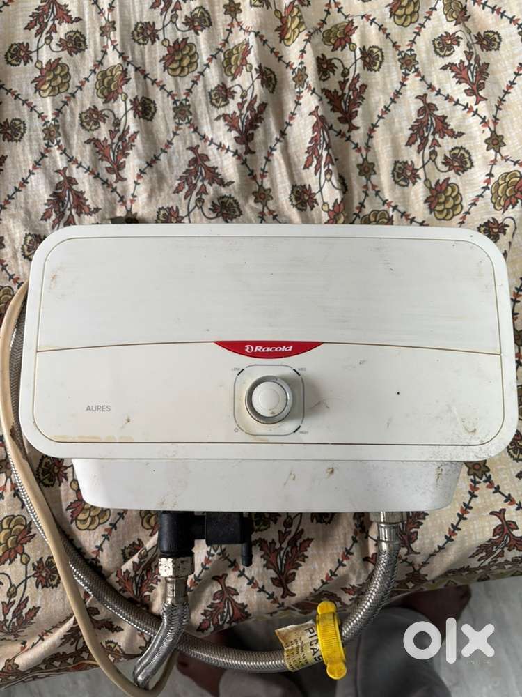 Mint condition Racold on line water geyser