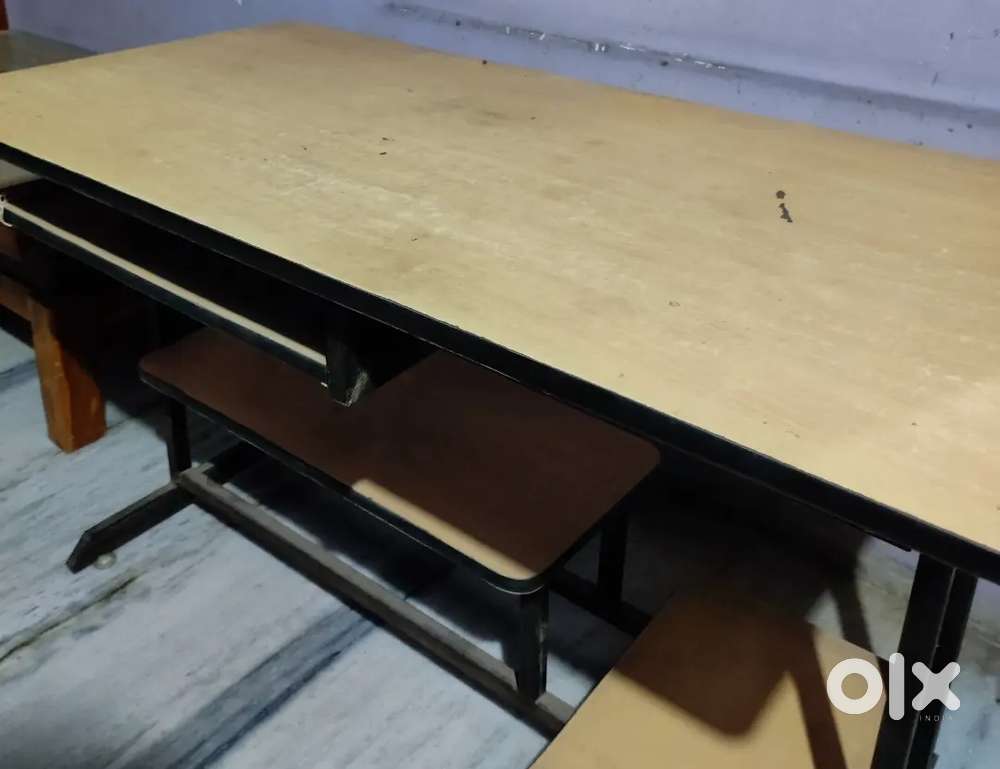 Computer table