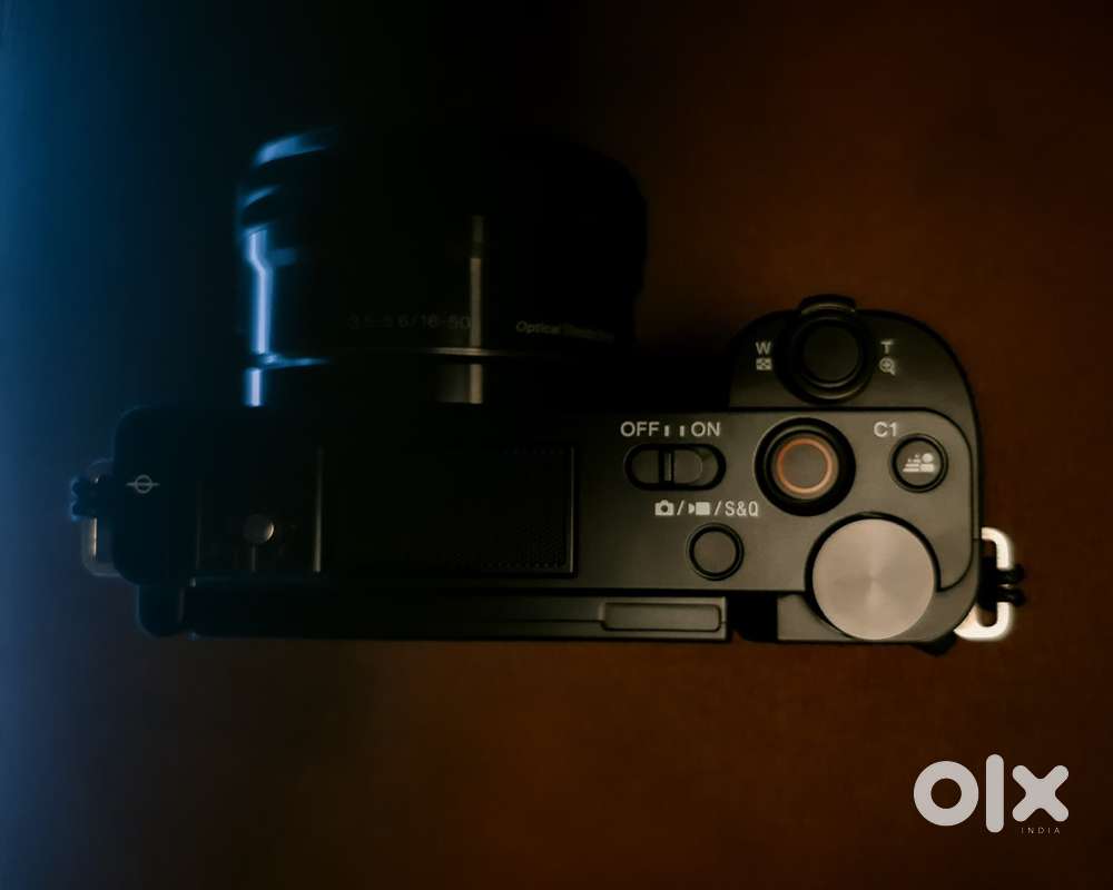 Sony ZV-E10 Mirrorless Camera (with 16-50mm Kit Lens)