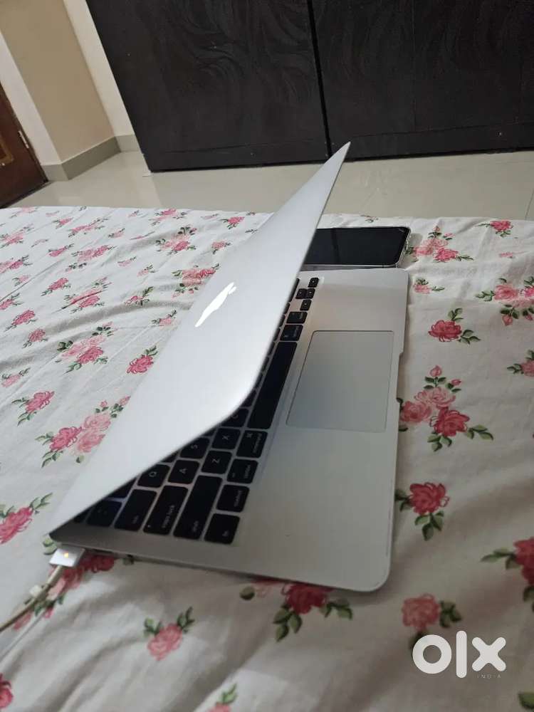 Macbook air excellent condition