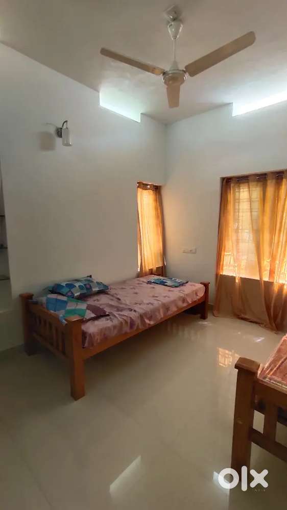 Ladies PG in prime locations