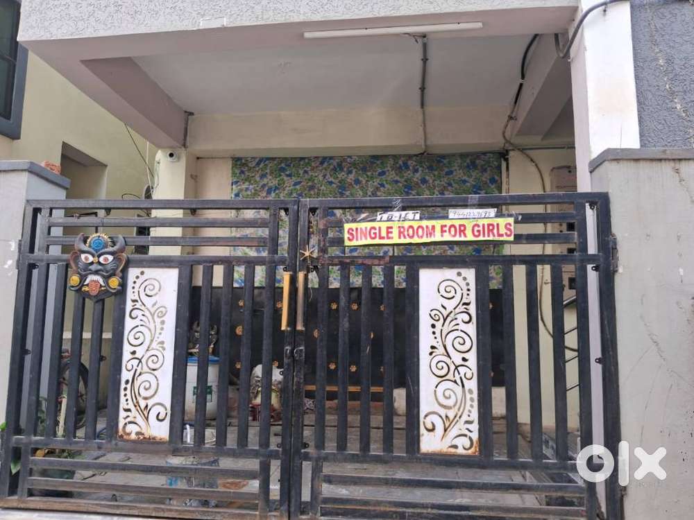 Roommate Female (NSL Arena  Uppal walkable)