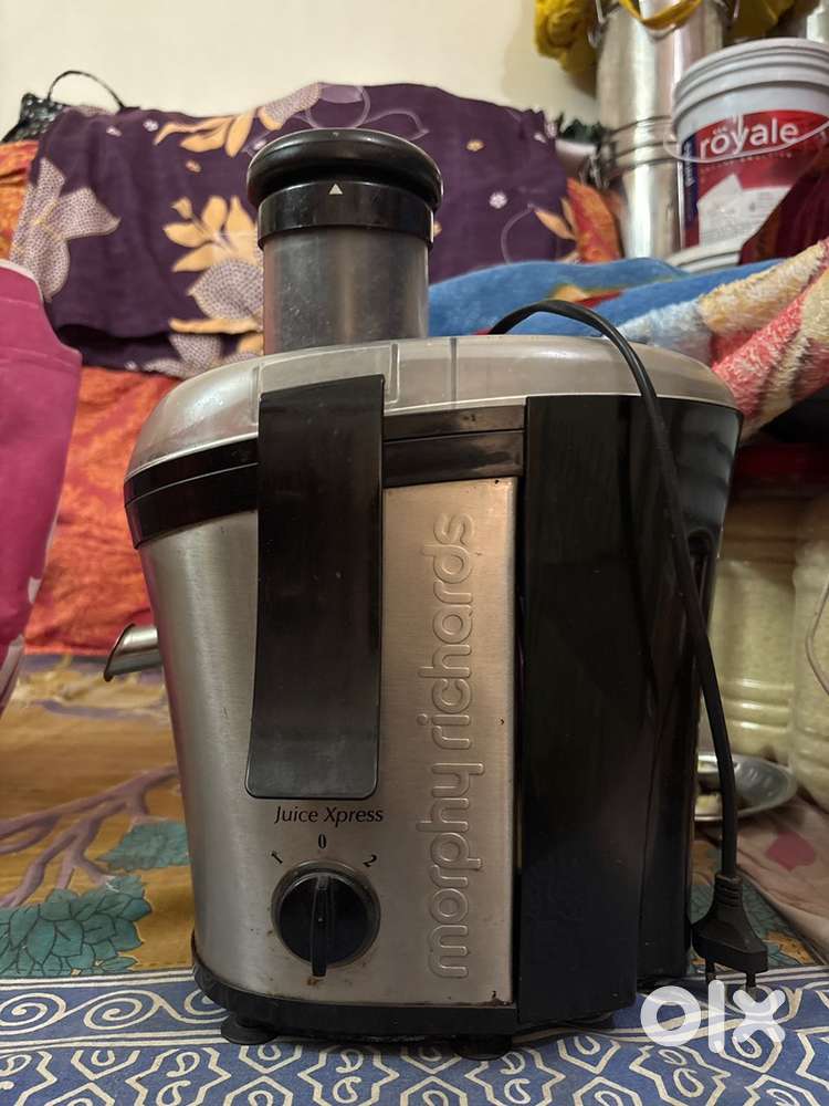 Centrifugal juicer machine