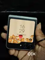 Samsung z5 flip, 5G phone.. 2024 / 256 GB